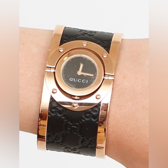 GUCCI COLLECTORS WATCH 
Twirl Quartz Gold Dial Two Tone Bangle Ladies Watch - Picture 3 of 6